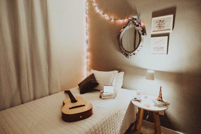 Maximizing Small Spaces with Smart Room Decor Solutions